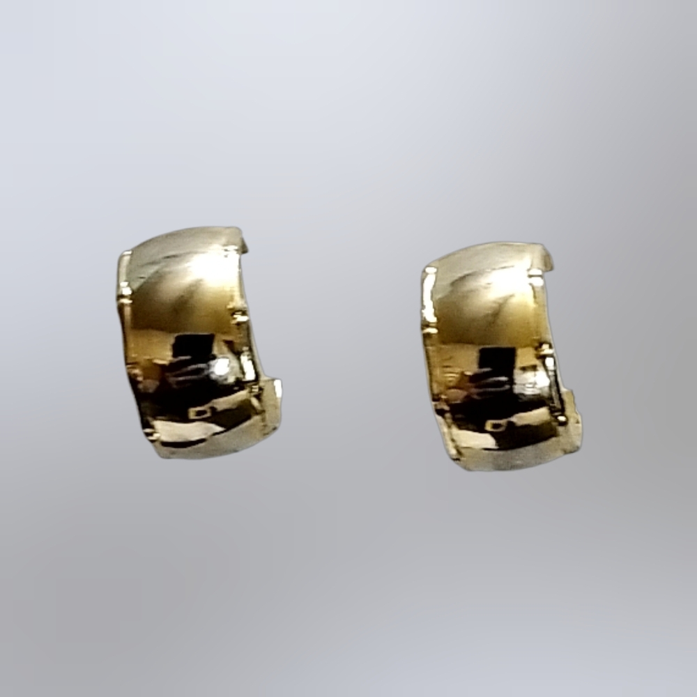 👣4/$20.  Gold Tone Pierced Huggies Earrings